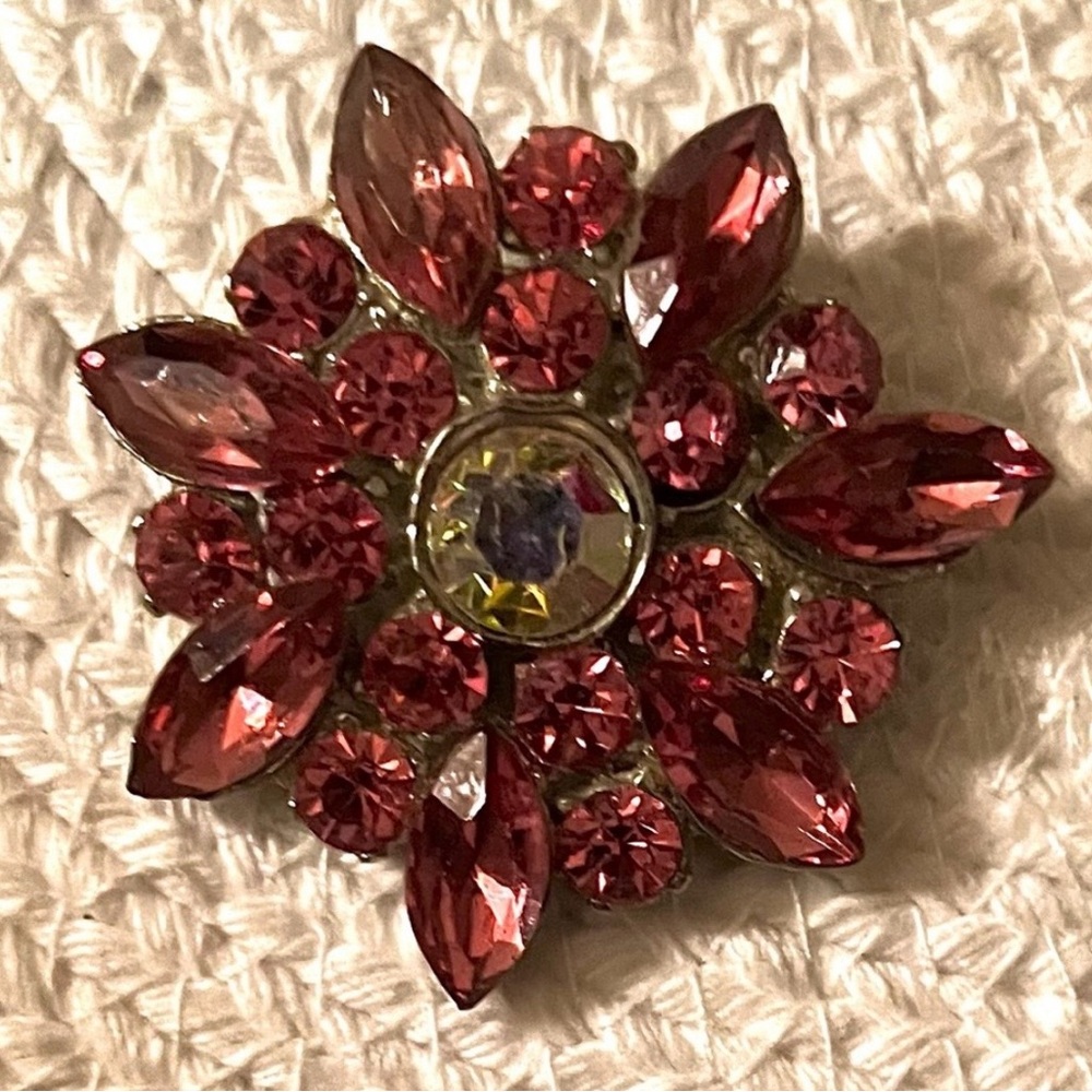 Vintage WEISS Fuchsia Pink Rhinestone Tiered Sunburst Brooch 2"